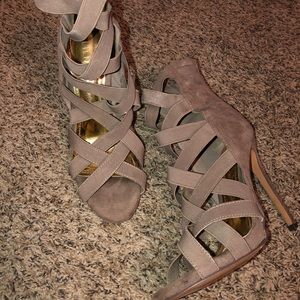 Lola shoetique taupe stewpot heels